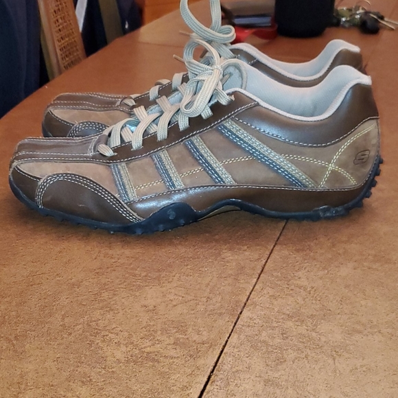 Sketcher shoes That are styled like doc Martin's - Picture 6 of 8